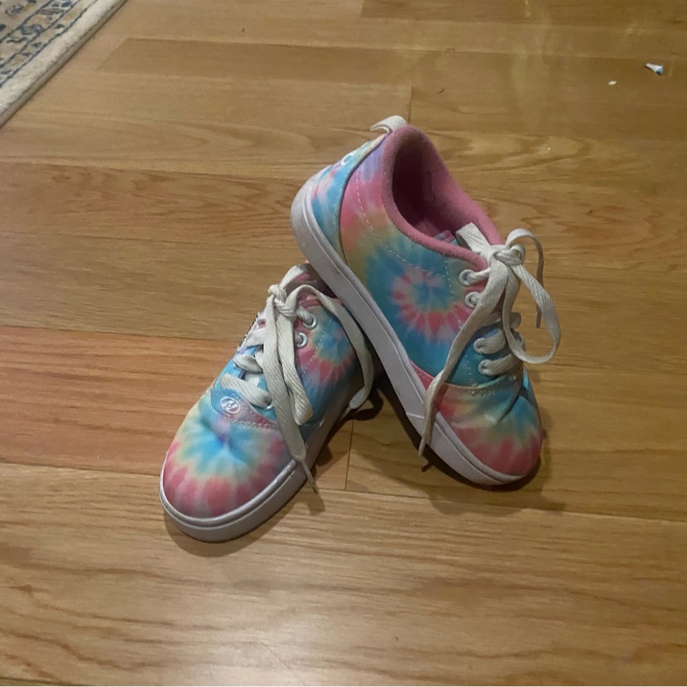 Girls heelys